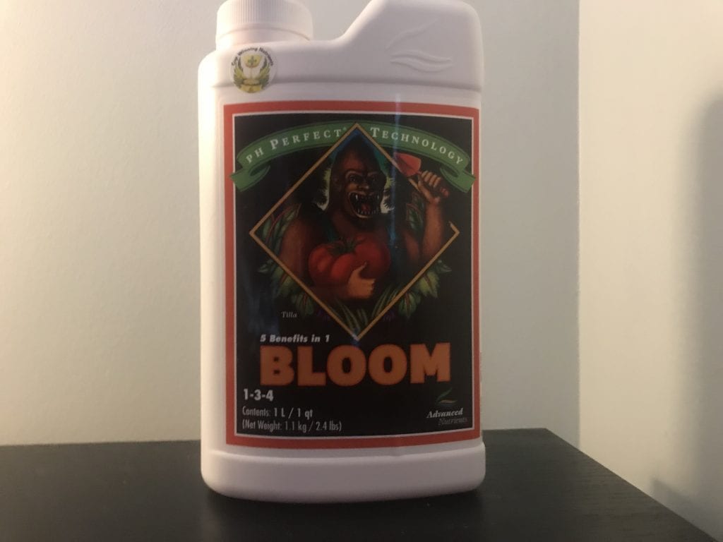 Advanced nutrients bloom formula - the best nutrients for beginners. White bottle with orange writing. for growing cannabis indoors