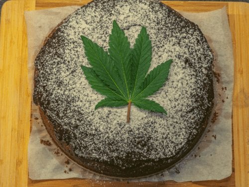 marijuana weed leaf cake1 | Mini Cake | Claudia Robinson | Flickr